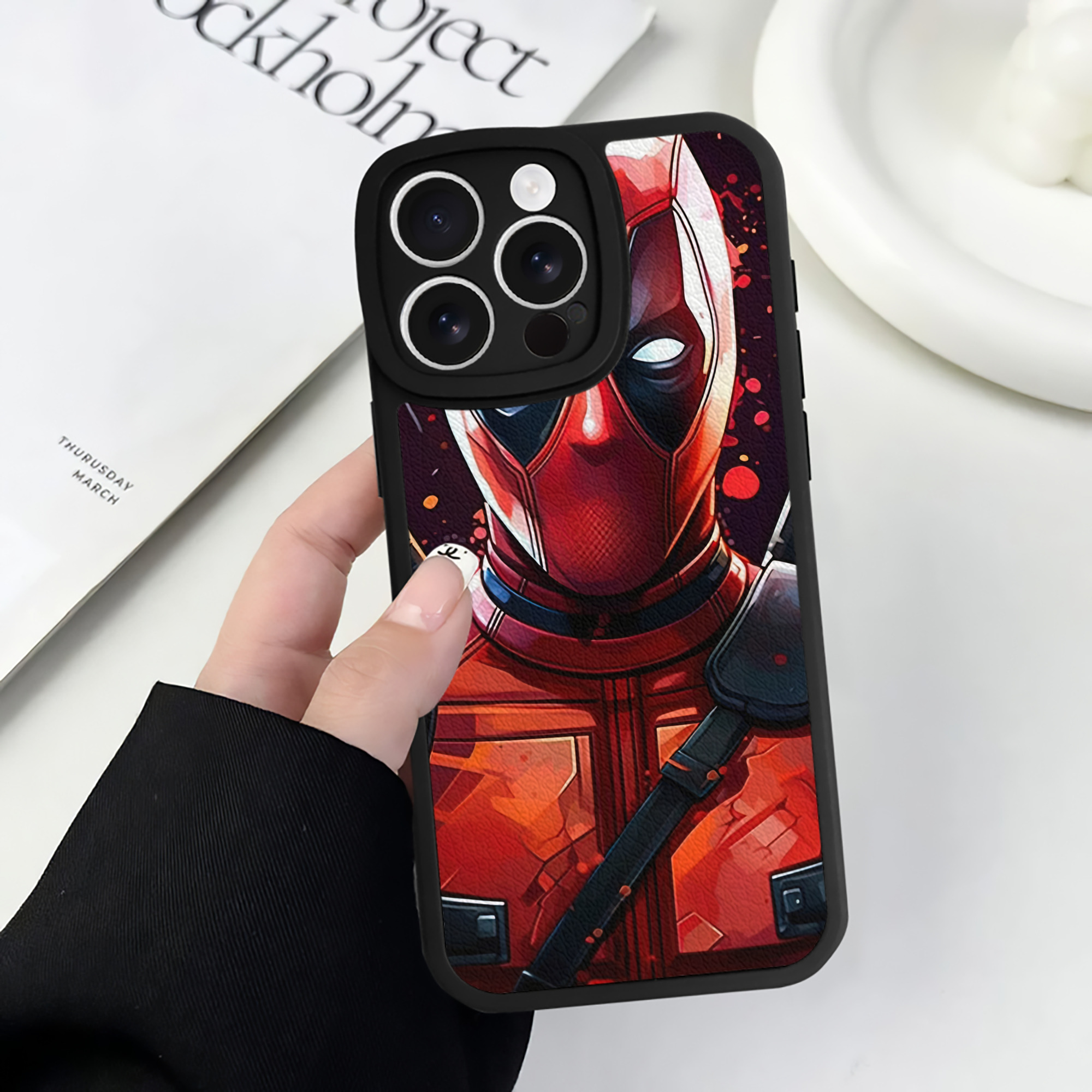 （画像用） Deadpool デッドプール 【iPhone 16シリーズ対応】シリコンスマホケース（レザー調） 材質：シリコン